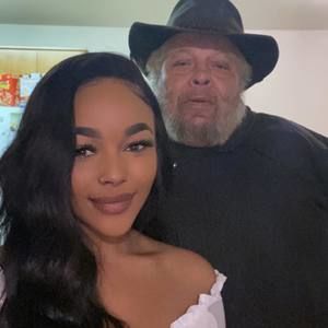 Meet your Posher, Ty